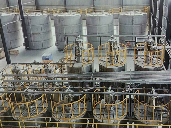Automatic centralized conveying system for raw materials